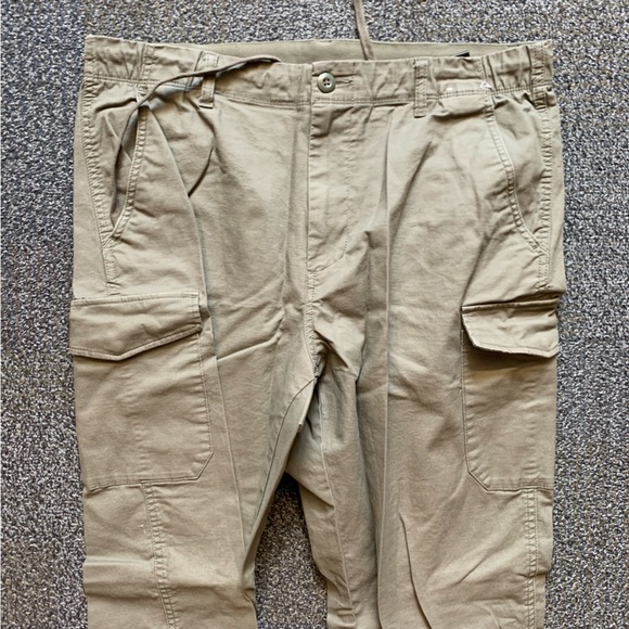Green UNIQLO cargo pants - Picture 2 of 4